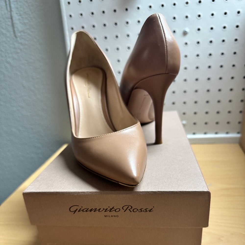 37.5 Gianvito Rossi nude pump
